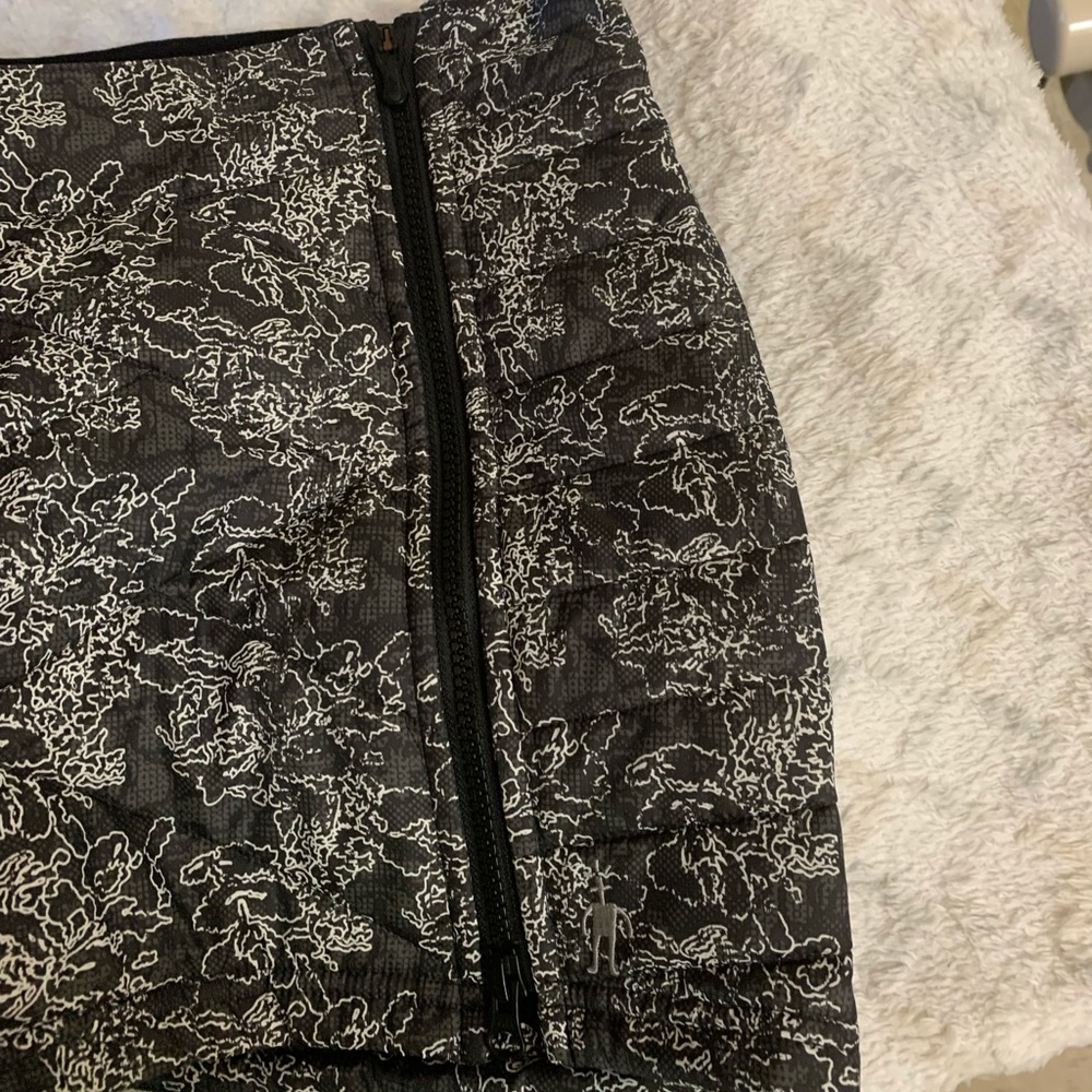 Grey skirt with zipper on the side zise s